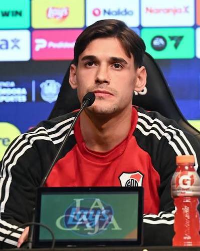 cris__ese's tweet photo. 🚨El streamer Tomas Mazza consultó por Martínez Quarta 

Esto se debe a que lo quiere como reemplazo de Alonso ya que cree que perdió público desde que se separaron https://t.co/E59bfzxkzt