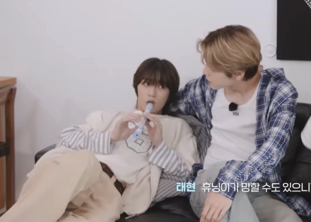 buzzloved's tweet photo. this is exactly how i imagine them on that infamous dorm couch https://t.co/paDN07BdlU