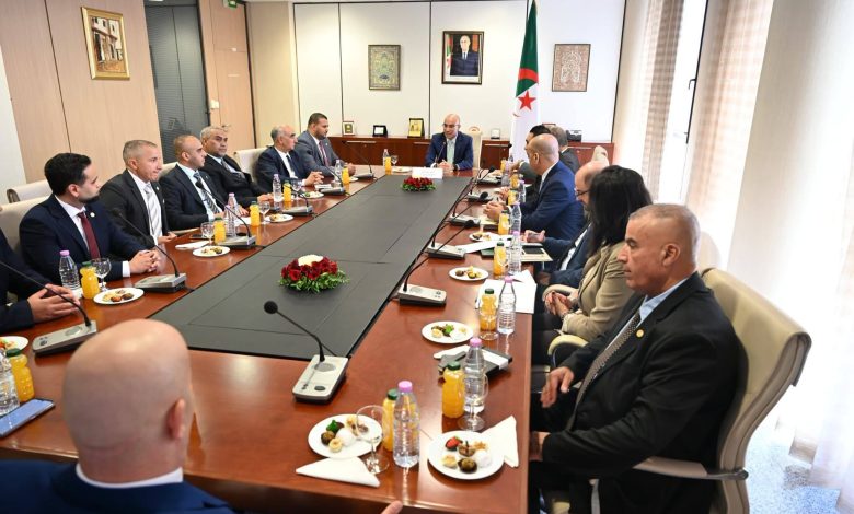 Dzair_Tube's tweet photo. 🇩🇿 Sofiane Chaïb Meets MPs Representing Algerian Diaspora to Strengthen Government-Parliament Coordination
🔗 Read the full story:
https://t.co/2HiXbFNesg
#Algeria #SofianeChaib #AlgerianDiaspora #Parliament #Government #AlgeriansAbroad #APN https://t.co/1kIjor4pbn