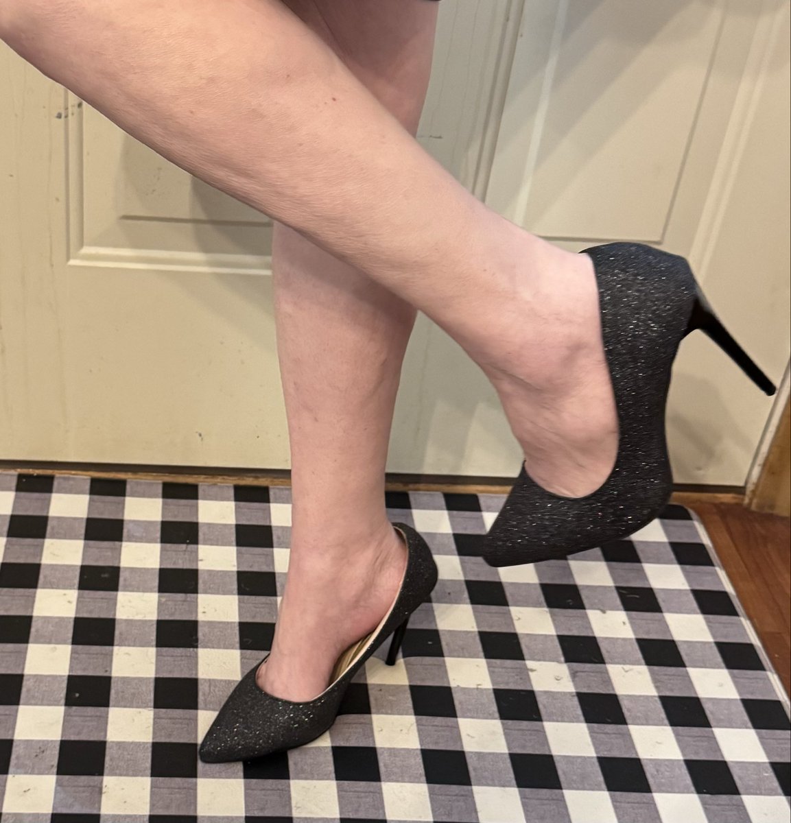 Mags7669's tweet photo. Well the shoes are the only thing I am wearing in this pic thought I would do something daring https://t.co/WIjXcFEQTT
