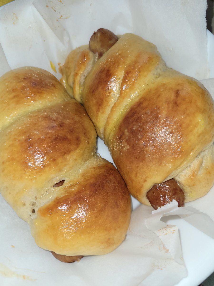 cellswordrin's tweet photo. The Chinese Hot Dog Buns are done 🎵 #Foodie #Foodies #Baking #GoodAfternoon #GoodEvening #GoodVibes #allday #anyday #yeschef #cook #bake! #HaveABrightDay #HappyWeekend ꉂ🌻❤️✨ https://t.co/cs0caDocCh