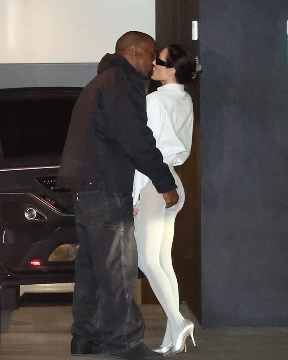 YeTimes's tweet photo. Ye &amp; B https://t.co/wJTUfGOdbM