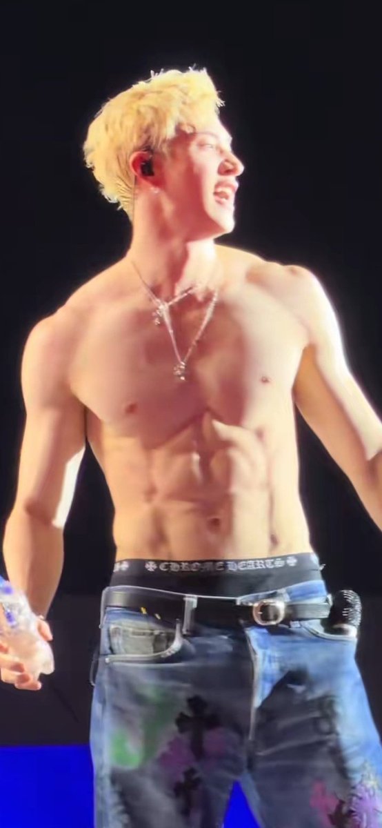 wolf_ishgirl's tweet photo. Haven't seen this angle before and well, god damn 🫠🫠🫠 his body is a work of art, no twigs to be found

Cr: https://t.co/wY2G40RHJF

#bangchan
#straykids https://t.co/0lX7spBNnZ