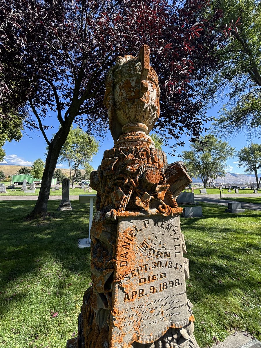 cmdrLonny's tweet photo. Stories and Stones, a historic cemetery tour with presenters in-character talking about famous Missoulians. https://t.co/sUQzYreV6n