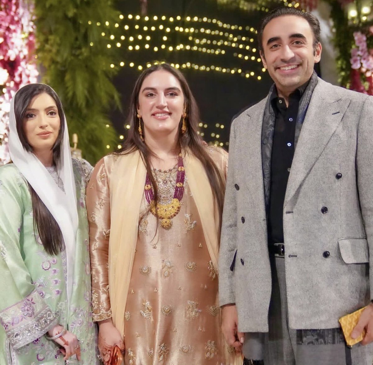 NEWS_BILAWAL's tweet photo. Happy Birthday, Chairman Bilawal Bhutto Zardari! May you be blessed with good health, success, and endless achievements. May your vision and leadership continue to inspire a brighter future for Pakistan. 🎂🇵🇰❤️
@BBhuttoZardari 
#HBDBilawalBhuttoZardari https://t.co/2T7ArA9u8m