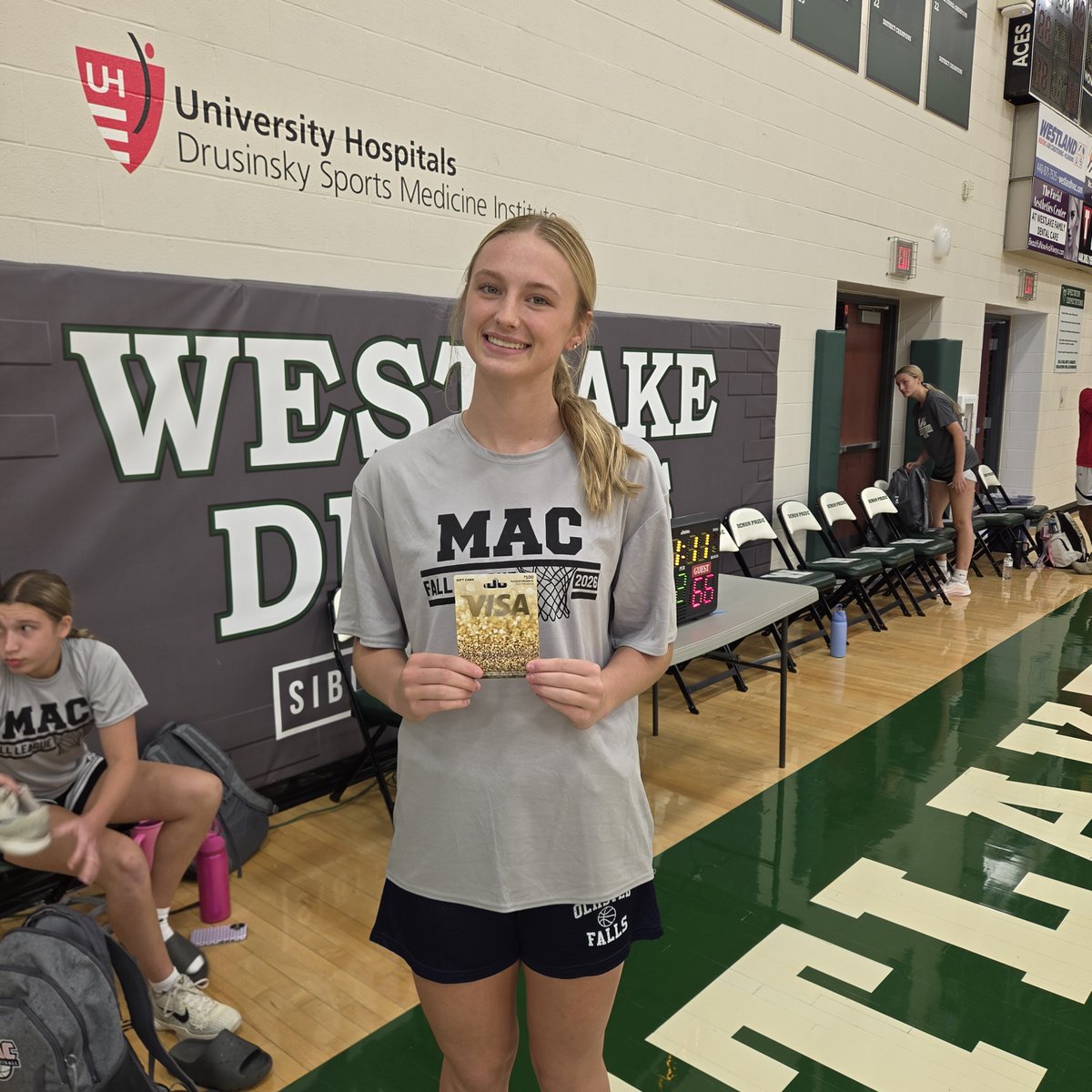 MacBasketballUA's tweet photo. Emma Schaefer and Ally Justice receive their week one $100 prizes for Player of the Week #macproud https://t.co/c2pUhTkV91
