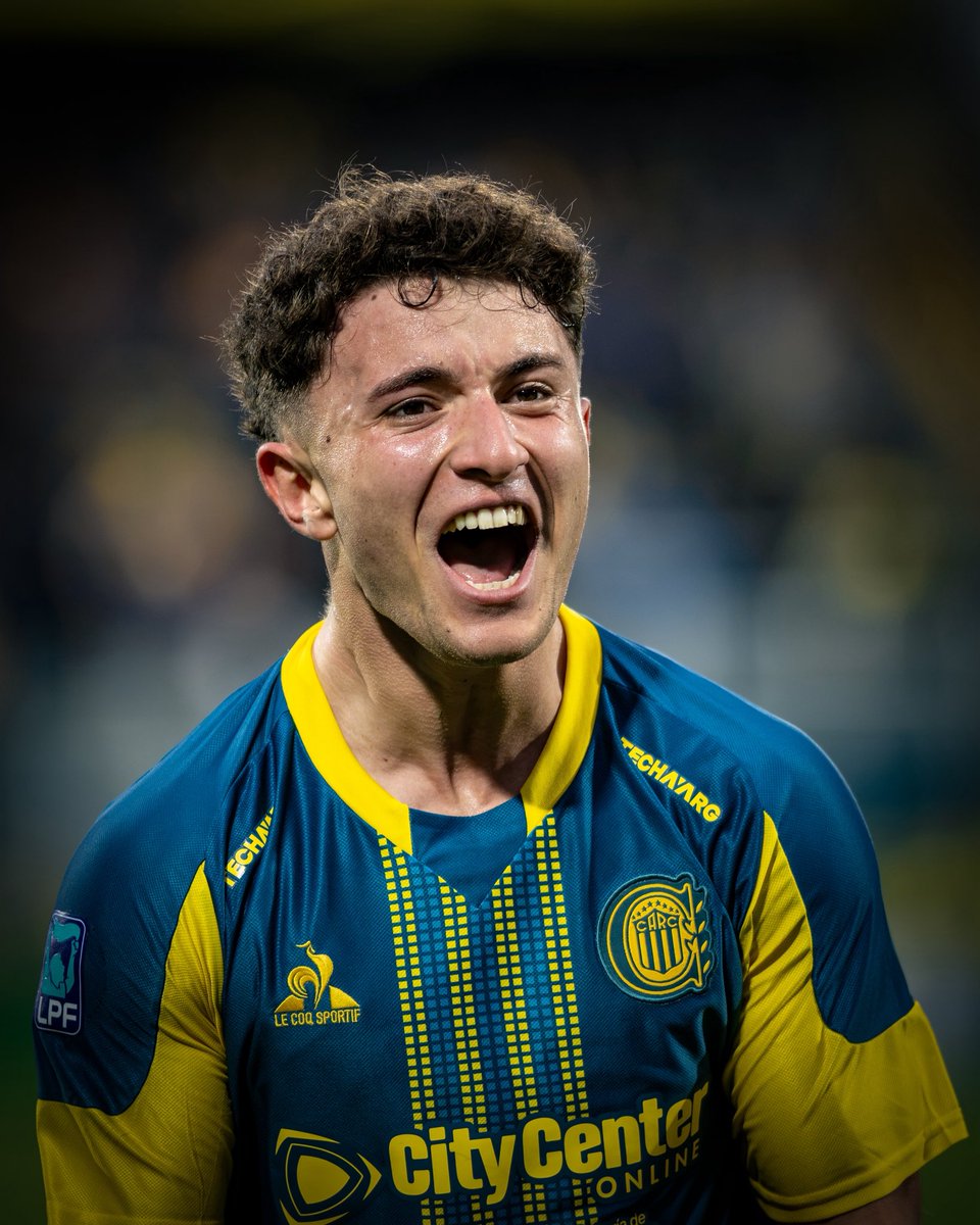 RosarioCentral's tweet photo. ¡Así lo gritó Nacho! ¡Así Centraaaaal! 💛💙🔥 https://t.co/Go7rhxiVS9
