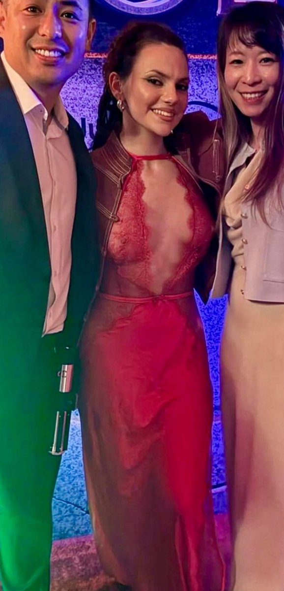 dafnefiles's tweet photo. SHE IS SO DAMN HOT🥵 https://t.co/DB1OUDRdpk