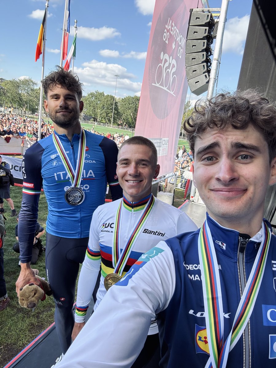 UCI_cycling's tweet photo. 🤳 Straight from the podium.

One for the memories. 🌈

#Montréal2026 https://t.co/sitGAytdcC