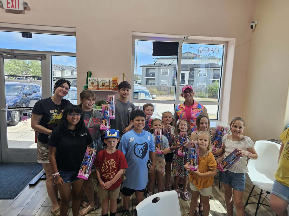 JohnNavarSr's tweet photo. At our local T1D Ice Cream Social, kids’ eyes lit up when they saw a box of pink Barbies.

I told them they were getting their own.

They jumped up and down.

Within 20 minutes, they were out of the boxes and playing together.

$8,000 raised in 3 days.

@BlastingThrough https://t.co/w9merulrjm