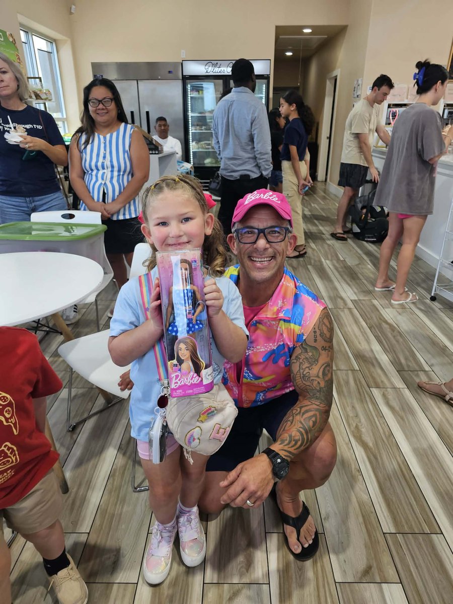 JohnNavarSr's tweet photo. At our local T1D Ice Cream Social, kids’ eyes lit up when they saw a box of pink Barbies.

I told them they were getting their own.

They jumped up and down.

Within 20 minutes, they were out of the boxes and playing together.

$8,000 raised in 3 days.

@BlastingThrough https://t.co/w9merulrjm