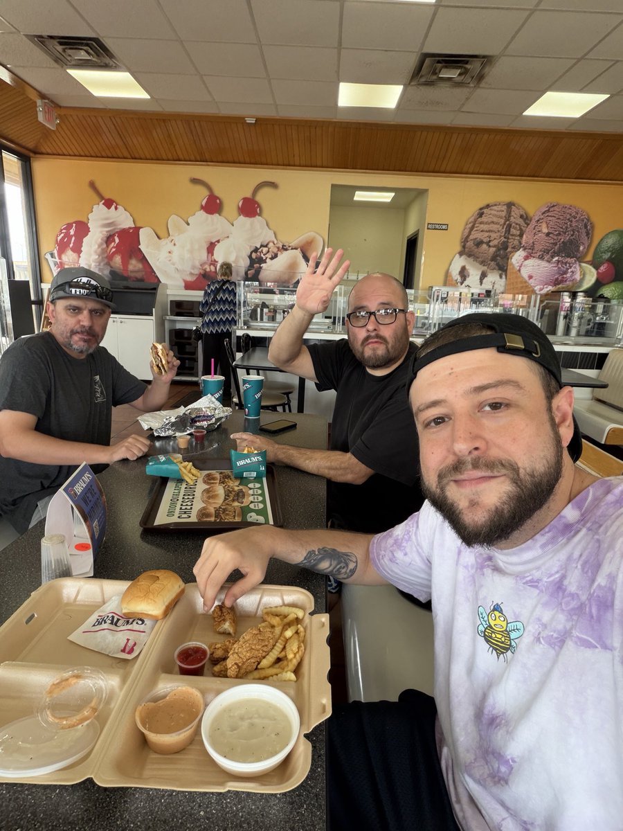 BenFredette's tweet photo. Braum’s with the squad in OKC https://t.co/UaobCO5GGp