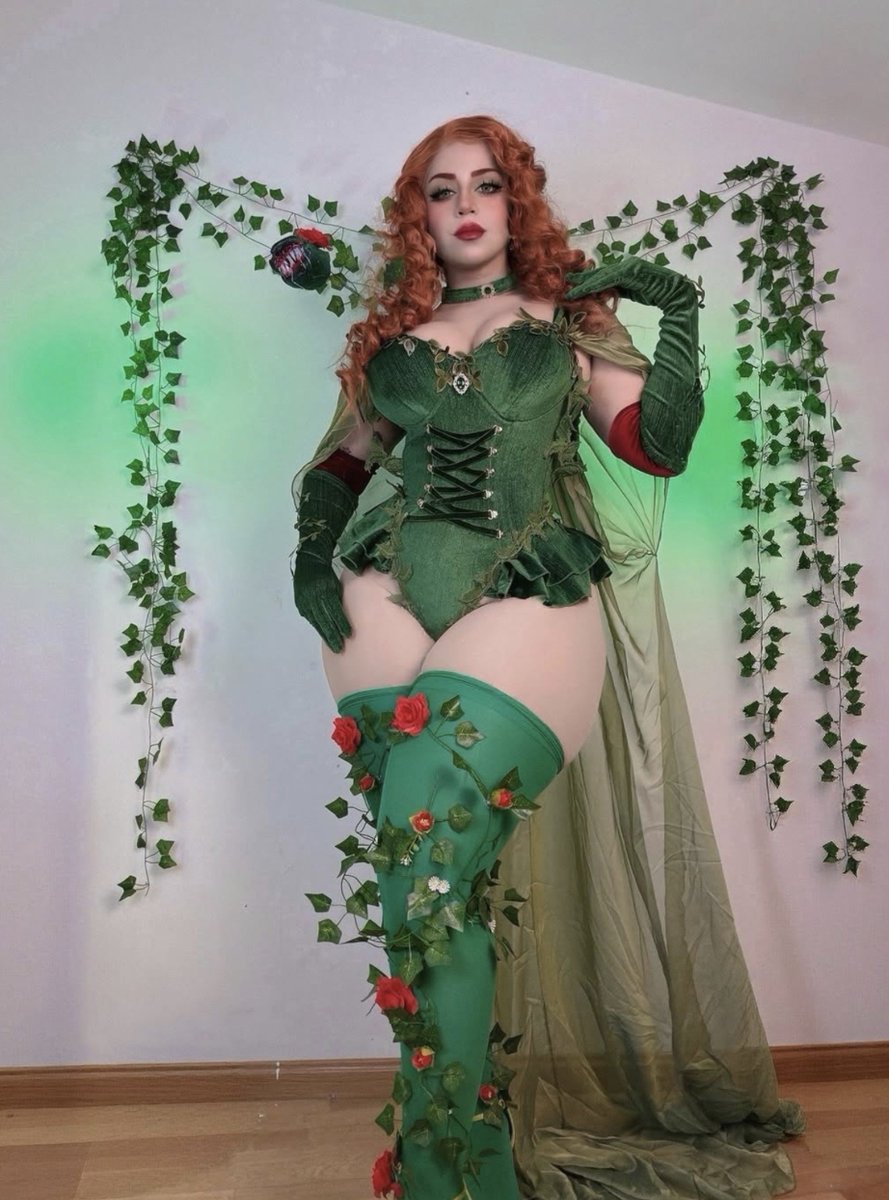 Kattxds7's tweet photo. Una mujer letal 💚

.
#poisonivycosplay #dccomics #cosplay #poisonivy #dc https://t.co/0XSILPRmmj