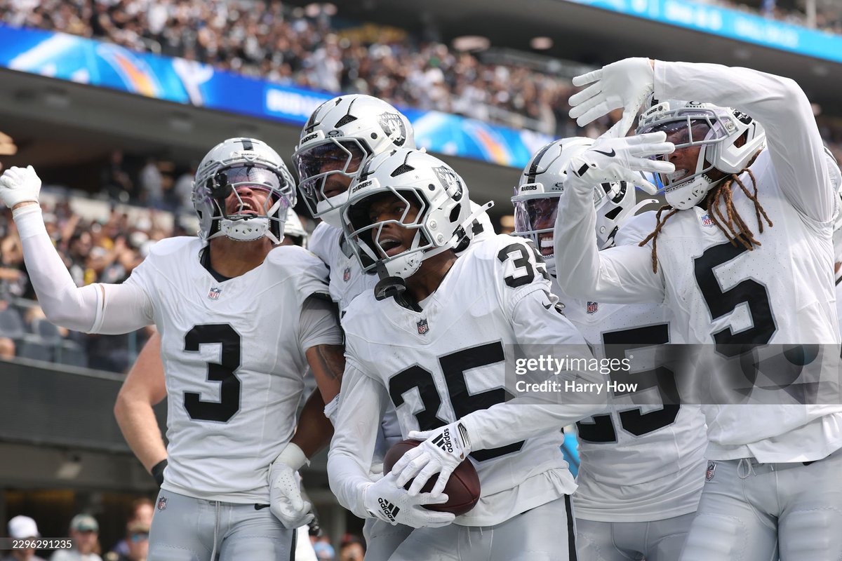 GettySport's tweet photo. Hezekiah Masses of the Las Vegas #Raiders celebrates with teammates after his first quarter interception against the Los Angeles Chargers in Inglewood, California. 
📸: Harry How #LVvsLAC #NFL https://t.co/CX4YOWKmyp