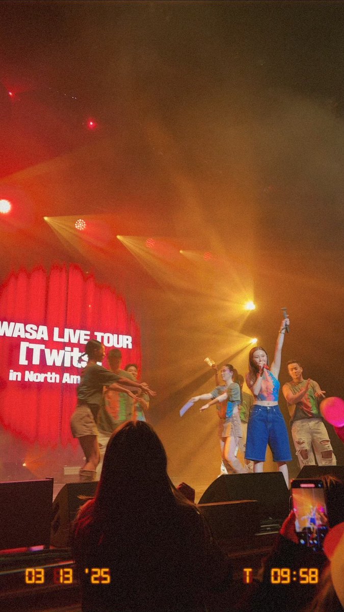 rikab619's tweet photo. #MAMAMOO #HWASA
#HWASA_Twits_NA
#HWASAinOakland 
#Twits https://t.co/msx78vkHSH