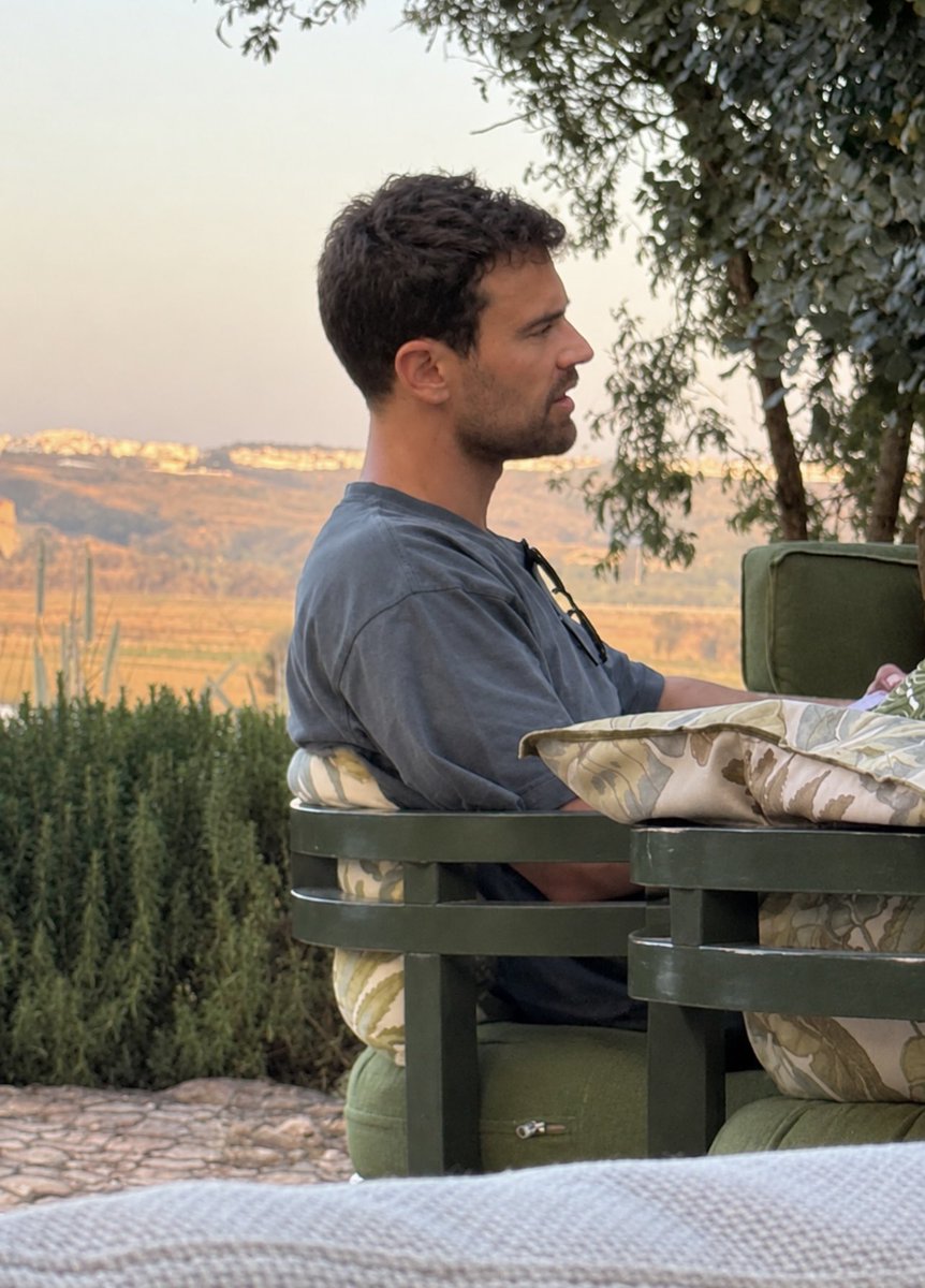 audreyficus2's tweet photo. morocco 🇲🇦 habibi theo james is in you https://t.co/qow0TvhVaq