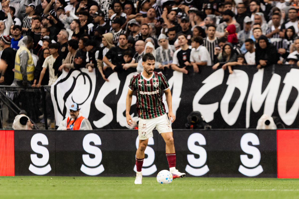 _CariocaFlu's tweet photo. Ancelotti se assistiu o jogo de hoje, com certeza se arrependeu de não ter levado o Martinelli na primeira chamada da seleção

Desarma, joga, temporiza, faz tudo! Regista na volancia, é um jogador completo hoje em dia! Difícil achar um volante assim no Brasil. https://t.co/YFg3YmO9TP