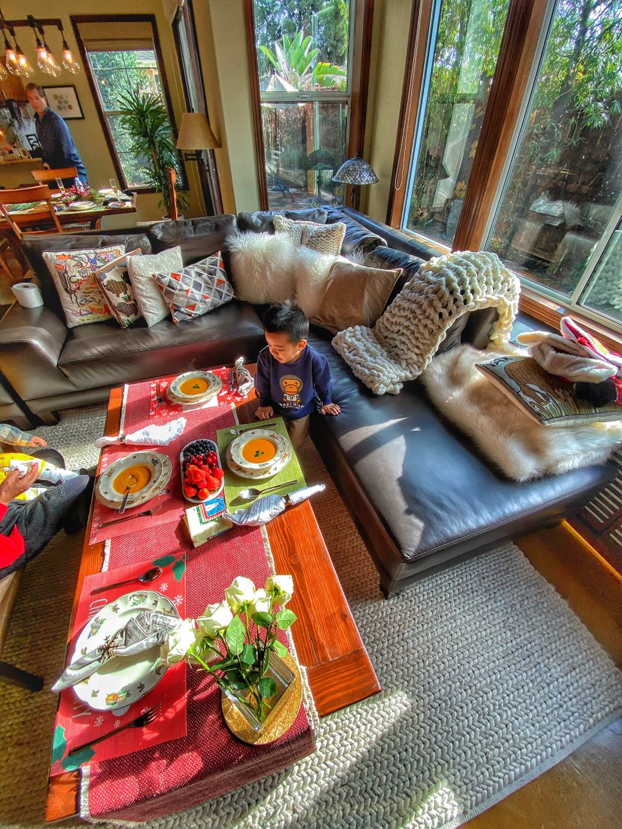 ArexGedex's tweet photo. Cozy Sunday afternoon with my favorite people—pancakes, silly jokes and zero plans. That’s the good stuff. https://t.co/h2uYY1gCGf