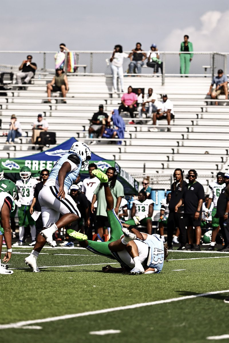 BCole2028's tweet photo. 5-0 with my brothers. Another sack and multiple QB pressures. Conference play starts this week. #LetMeHUNT #HoughWay #HAVOC @DeShawnBaker25 @SC_DBGROUP @CoachByrd_ @mjbarnettjr @CoachOfFuture @pepman704 @willbradleysp https://t.co/BTtzuaoSb0