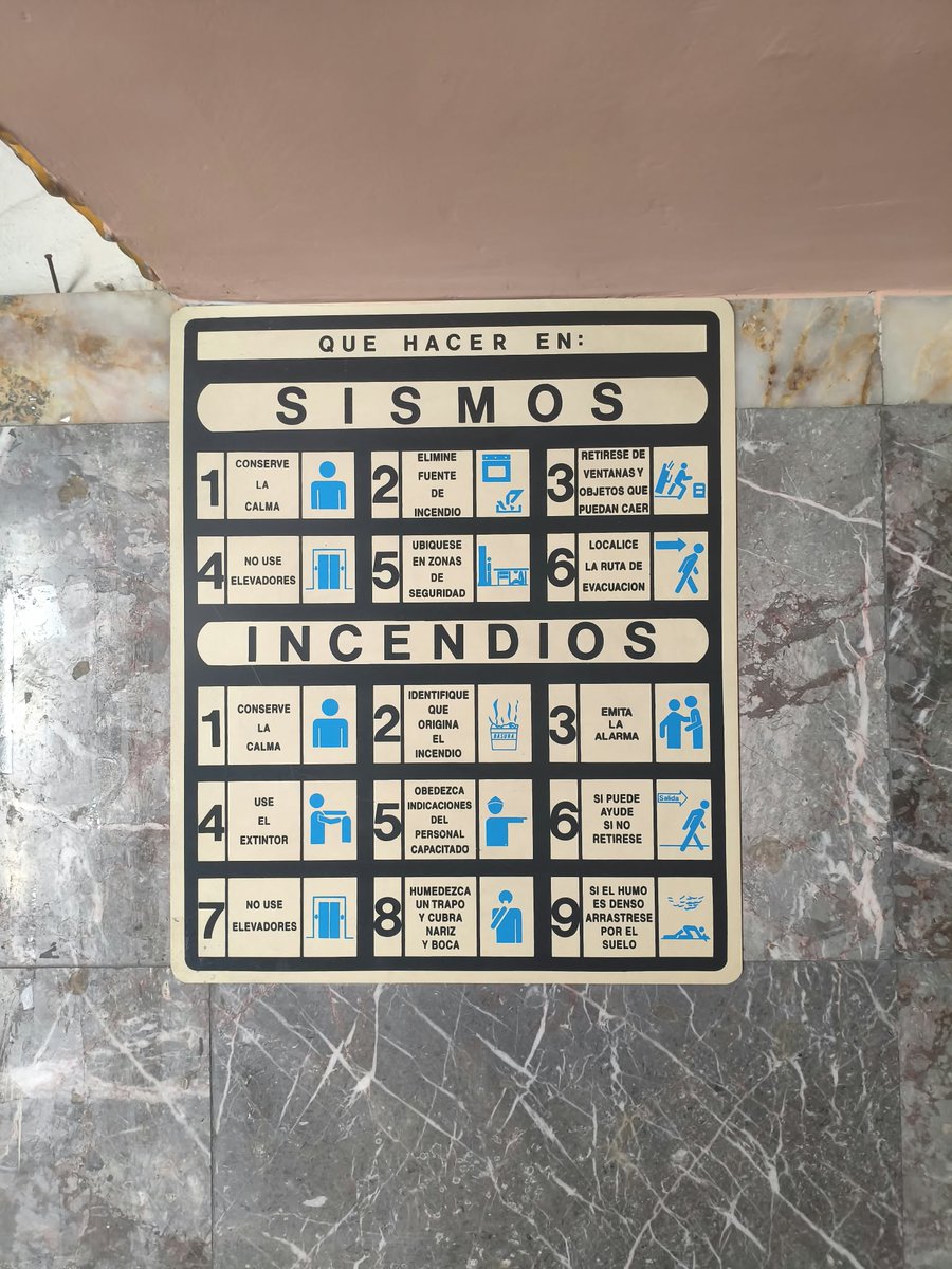 DaniElefantman's tweet photo. Instrucciones  de protección civil de que hacer en caso de terremotos e incendios . #cartel #infotrmaación #catastrofes #hacerfotos https://t.co/VgtI4lutsJ