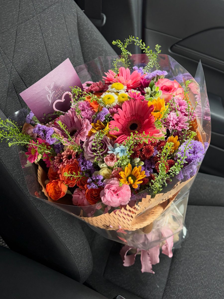 dreamyflowerrs's tweet photo. pretty bouquets https://t.co/ojx3uqLtzU