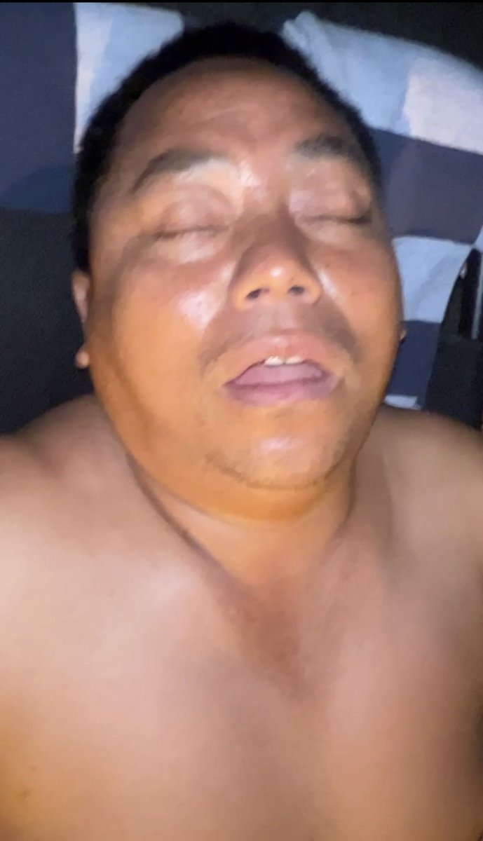 wanm818265's tweet photo. 大哥，你不穿上衣休息会好多蚊子咬你的哦，而且现在天气变凉了，也会感冒呢！ https://t.co/8TUU4FBuTd