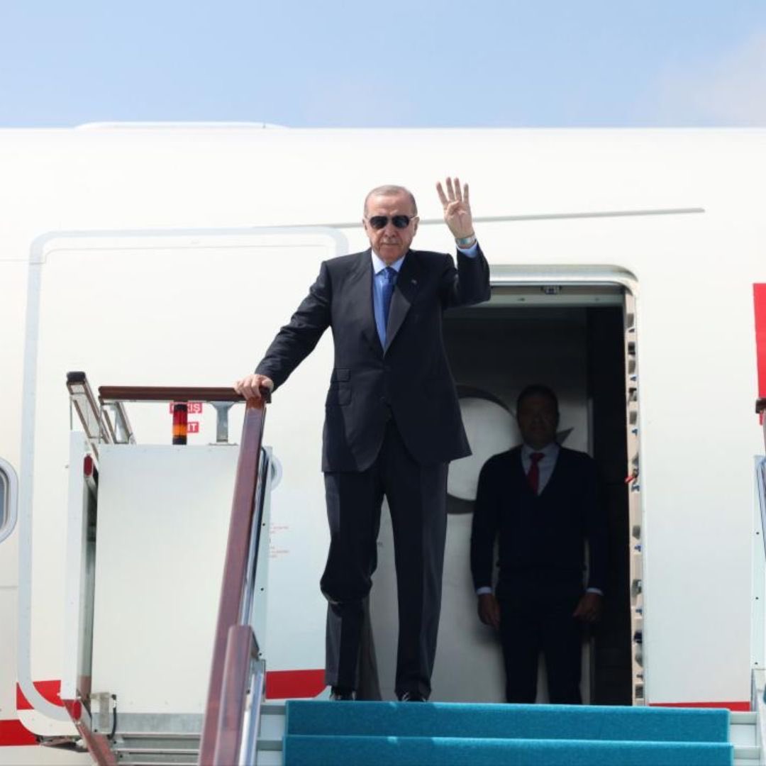 pusholder's tweet photo. Cumhurbaşkanı Erdoğan, 81. BM Genel Kurulu'na katılmak üzere ABD'ye ulaştı. https://t.co/eaWwpnbchj