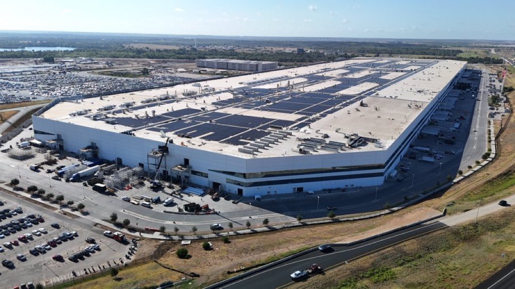 JoeTegSpaceX's tweet photo. Painting a vehicle not only is expensive and time consuming, eating margins and the speed production can proceed, but it also eats up vast amounts of space in factories that could be used for other purposes if painting could be eliminated, using examples like the @cybertruck https://t.co/1HTsdKsHcG