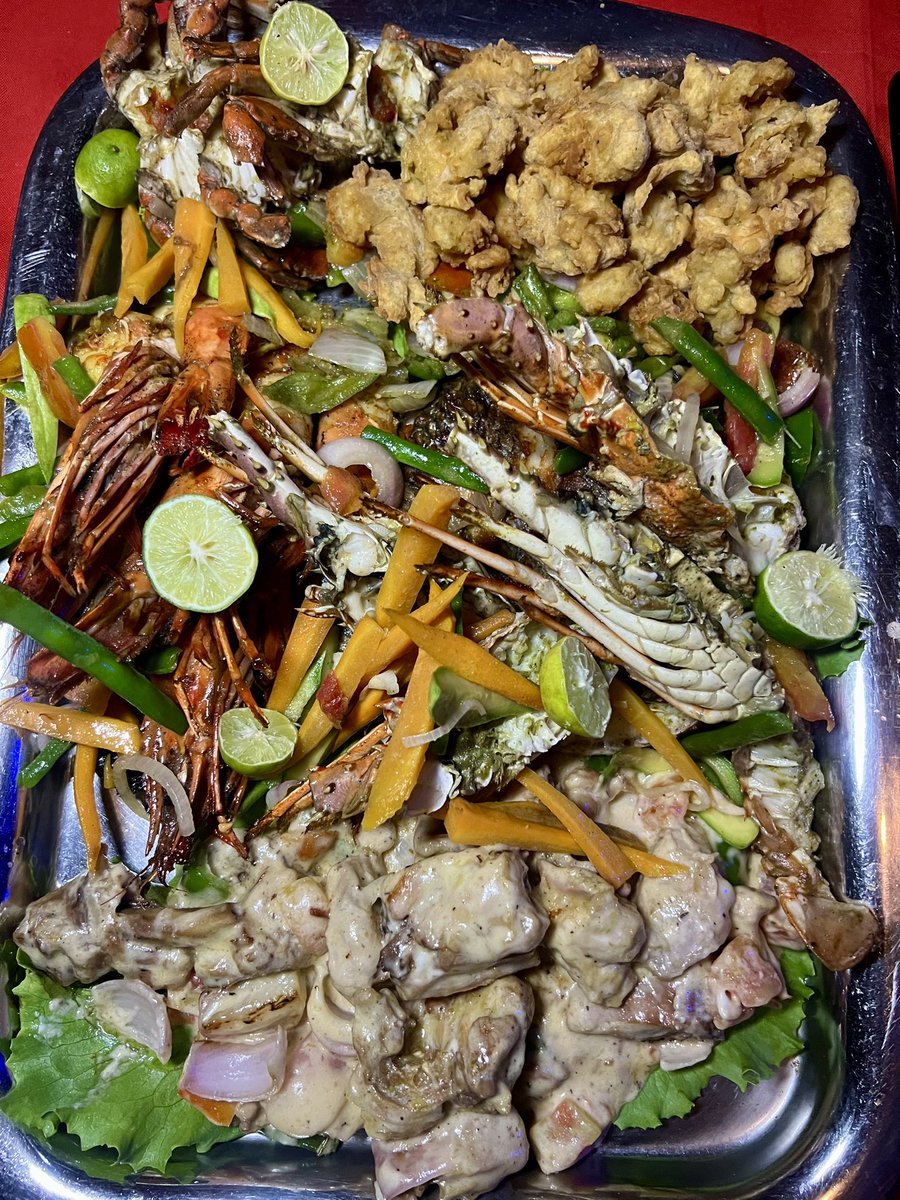 OlsenMaurel's tweet photo. Ce dimanche, j’ai initié un dîner de famille outside !
Beau resto près de la mer + ce plateau de fruits de mer…
On n’a vraiment rien laissé ! 🦀🍤
Moment parfait!
#DînerEnFamille #FruitsDeMer #Foodie #BordDeMer https://t.co/o2T4Z2LudC