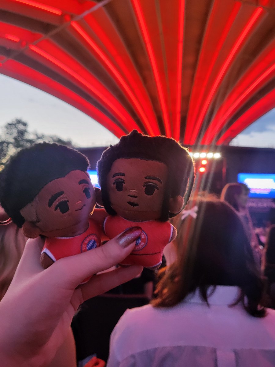 hosfish's tweet photo. in light of new emolise proof heres olisiala w me at a pierce the veil concert😭😭 https://t.co/IbgxFjsMgA