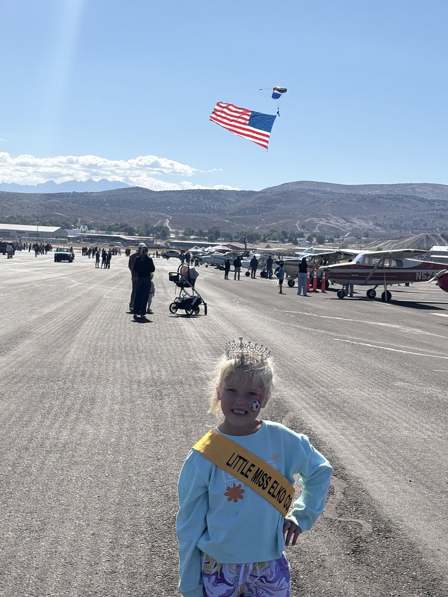 mselkocounty's tweet photo. Our beautiful Little Miss Elko County 2026 Olivia Grumbois attended the Elko Skyfair at the Elko Regional Airport with her family. ✈️🚁

The Skyfair is an annual Northern Nevada aviation gathering with free public admission &amp; family-friendly activities. 🪂 #elkonevada #elkoevents https://t.co/lGpk5eswd6