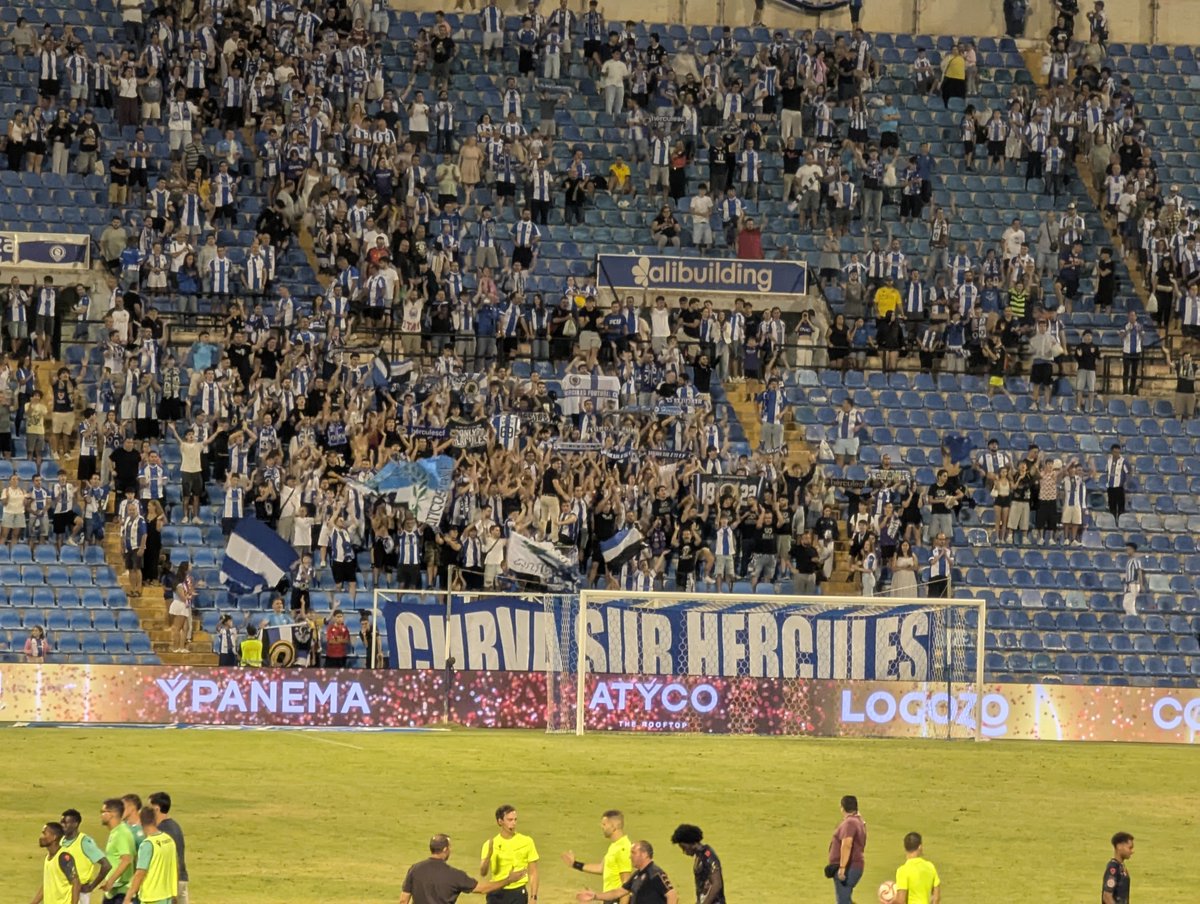 MiguelanSB's tweet photo. Hoy vi un @cfhercules que mereció ganar... y ganó. Superlativo Manu Rico e inconmensurable Rentero, lo ha sacado todo.

Lástima el sufrimiento de los minutos finales. Pero lo importante, +3 a la butxaca y los blanquiazules se estrenan en el Rico Pérez. https://t.co/QNTY66g7Hu