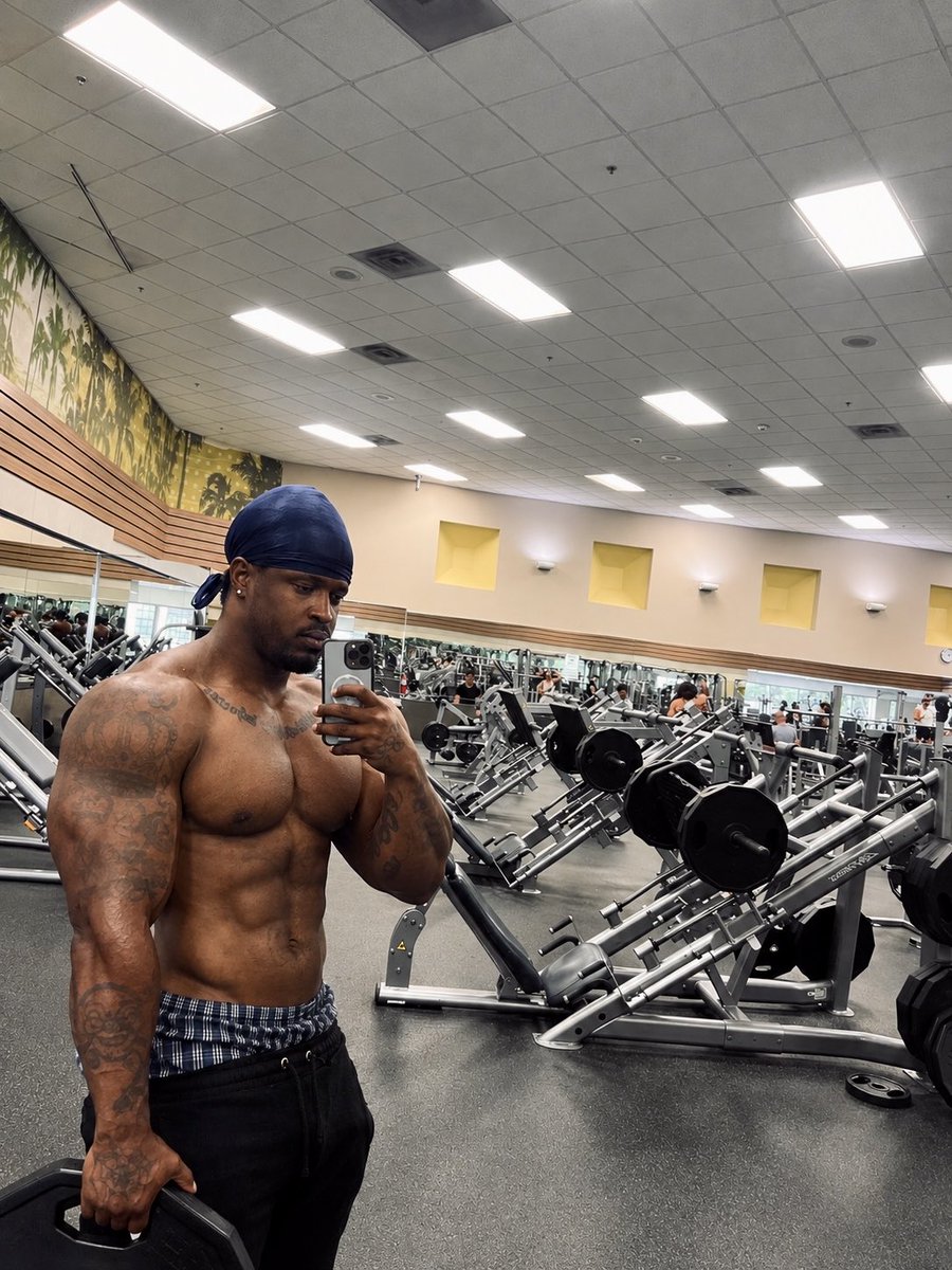 JamalPaisley's tweet photo. Built Solid 🦍💯🧱 https://t.co/iRACg6UGQ4