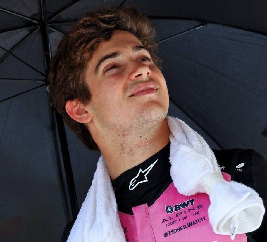 swiftiestappen3's tweet photo. Hola soy léna (🇨🇱) sigo a Franco desde su primera temporada en la f1, me llamó la atención a primera vista, lo adoro tanto 🫶🏻 quiero más mutis que lo apoyen y poder amigar, soy buena onda y flasheo con confianza 

#integracioncolapintada @priastriilvs https://t.co/5AfvofzB3T