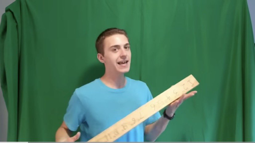 SimoonDoesToons's tweet photo. @RichardAnims123 it’s obviously fake but makes sense cuz mystman has a green screen https://t.co/Gq3h3eL8d5