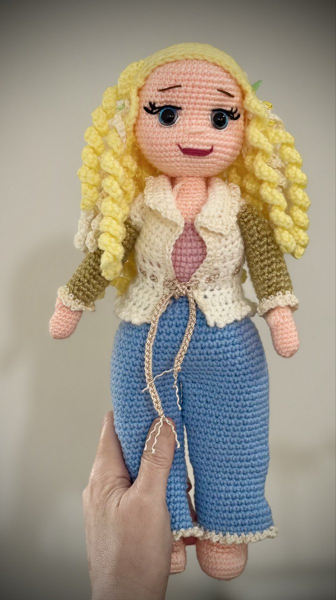 MaryThomas21721's tweet photo. Daily Denim Dolly Update! https://t.co/fl1CMoJZ5Q