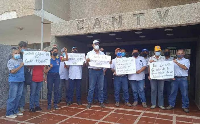 MarcoCeballo's tweet photo. #21Sept Entregamos Décadas de Trabajo a #CANTV y Nos Cercenaron $50 Mientras Congelan las Pensiones. Los #JubiladosCantvEnLucha Exigimos Justicia y que
#RestituyanElBono del Complemento al Ingreso Minimo Vital de $200 @Defensoria_Vzla @TAMARA_SUJU @IdaniaChirinos @Norbey_Marin_ https://t.co/0akXdFmXKX