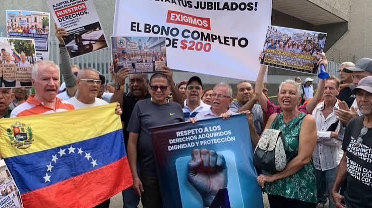 MarcoCeballo's tweet photo. #21Sept Entregamos Décadas de Trabajo a #CANTV y Nos Cercenaron $50 Mientras Congelan las Pensiones. Los #JubiladosCantvEnLucha Exigimos Justicia y que
#RestituyanElBono del Complemento al Ingreso Minimo Vital de $200 @Defensoria_Vzla @TAMARA_SUJU @IdaniaChirinos @Norbey_Marin_ https://t.co/0akXdFmXKX