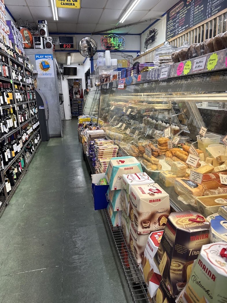TheLomaPrietta's tweet photo. @missmaamshe You gotta try Rossis Deli in the Castro. Best bodega in SF. https://t.co/0ictAuZaTn