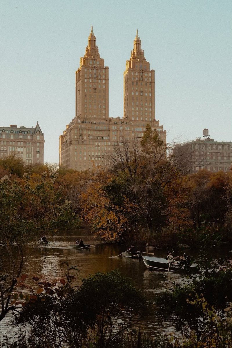 flower6260's tweet photo. autumn view of new york https://t.co/0cm4nSBaTU