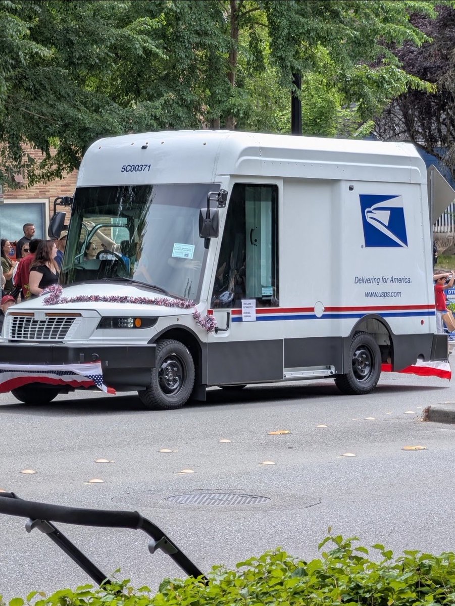 CyberMikeOG's tweet photo. I see these USPS mail trucks daily. It reminds me daily how bad our government is. 🤣🤣 https://t.co/q4qtzXVzis