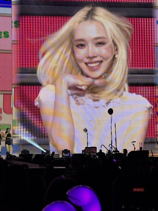 yizhuopium's tweet photo. oh to be this pretty…… https://t.co/V0Lv8Jm4rN