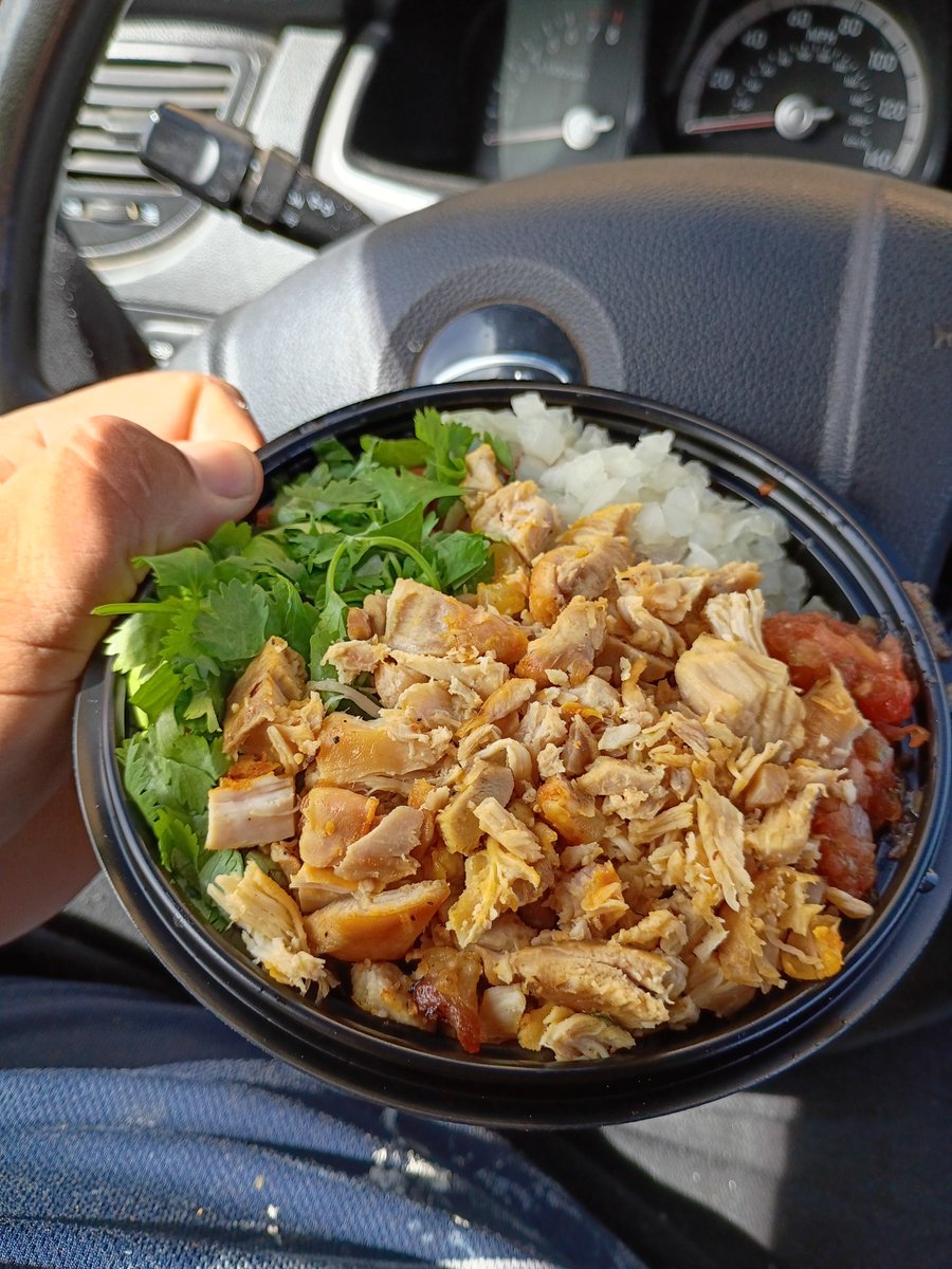 Cake_Kee_'s tweet photo. Time for lunch
This bowl is really good
#elpolloloco https://t.co/v18FMPYwDO