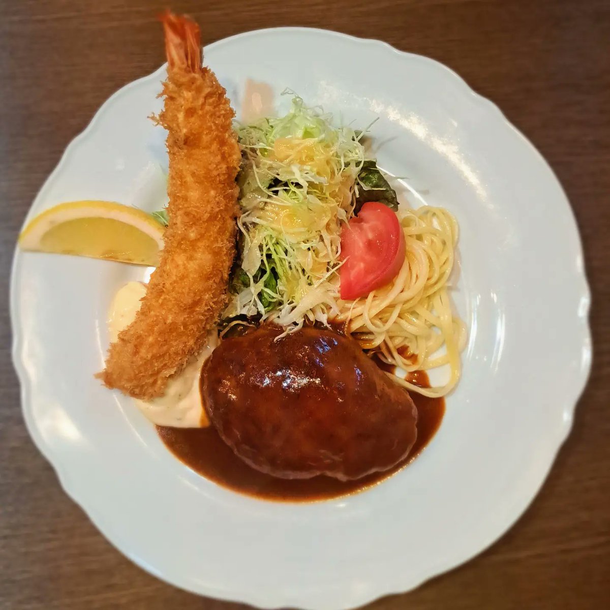 williammartin3b's tweet photo. I visited Ao Tonbo, a Western-style restaurant in Korigaoka that opened last year. I ordered the classic hamburger steak and fried shrimp—juicy, crispy, and absolutely perfect. Thank you for the delicious meal! https://t.co/rpaZpwjwav
