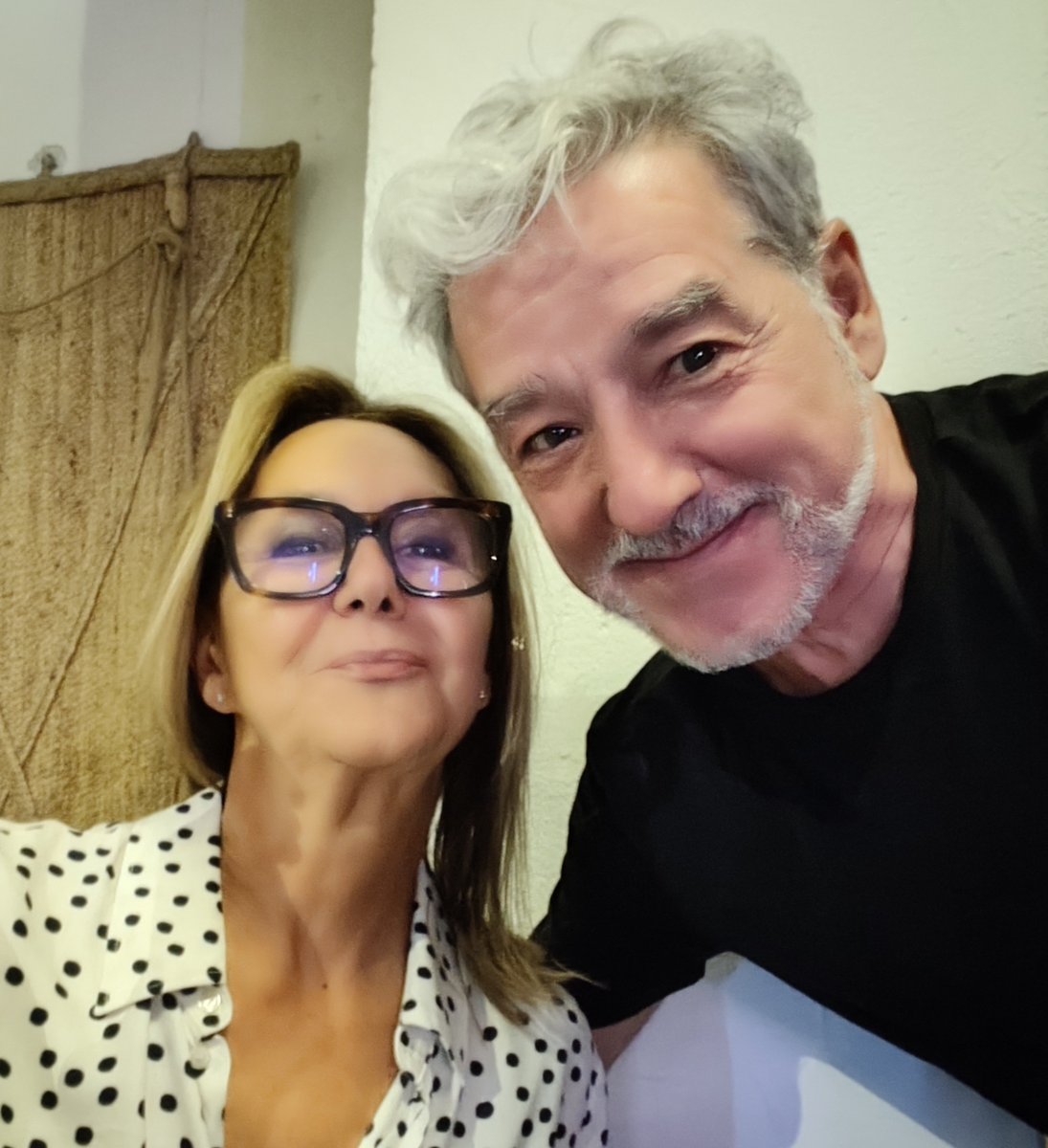 PazosSergio's tweet photo. Ha terminado con otro exitazo @Blacklladolid certamen de literatura más alucinante y con más crecimiento de Spain  😝
Premio de este año para @MDuenasOficial
Fotón con BlackPazos. Gracias María gracias blacklladolid https://t.co/5i2Ske6KYR
