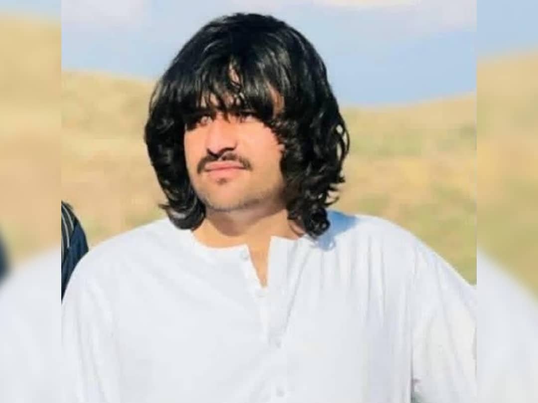 Mobarez_azad_'s tweet photo. تنها در ۱۸ ساعت گذشته، ۷ جوان در افغانستان به قتل رسیده و ۳ جوان دیگر خودکشی کرده‌اند؛ این فقط آمار گزارش‌شده است و معلوم نیست چند مورد دیگر پنهان مانده است.

با این حال، تبلیغات طالبان چنان بر واقعیت سایه انداخته که بخشی از مردم، «امنیت کامل» را باور کرده‌اند. https://t.co/KRCJz7JN6a