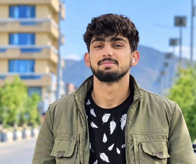 Mobarez_azad_'s tweet photo. تنها در ۱۸ ساعت گذشته، ۷ جوان در افغانستان به قتل رسیده و ۳ جوان دیگر خودکشی کرده‌اند؛ این فقط آمار گزارش‌شده است و معلوم نیست چند مورد دیگر پنهان مانده است.

با این حال، تبلیغات طالبان چنان بر واقعیت سایه انداخته که بخشی از مردم، «امنیت کامل» را باور کرده‌اند. https://t.co/KRCJz7JN6a