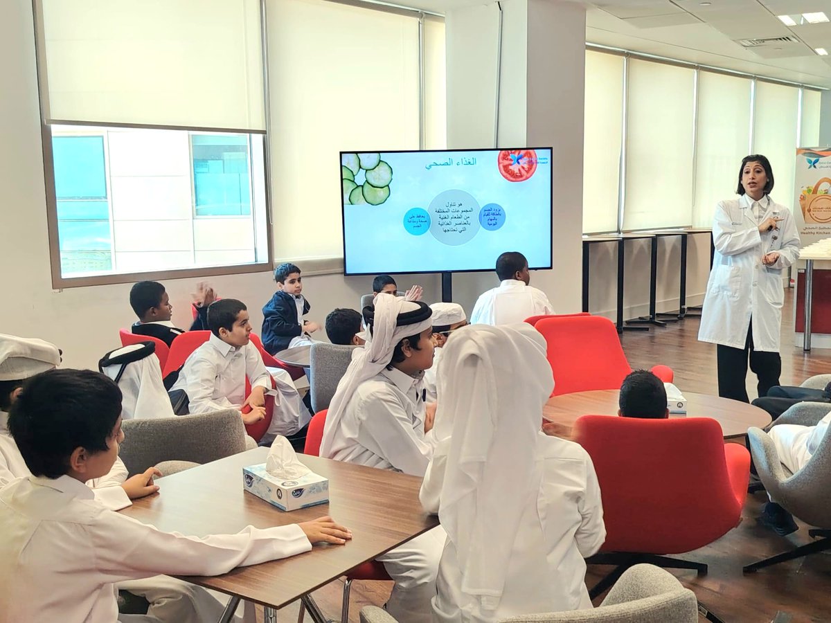 qatarpb1's tweet photo. في إطار تعزيز السلوك الإيجابي، نظّمت المدرسة زيارة تثقيفية لعدد من الطلاب المتميزين سلوكيًا إلى الجمعية القطرية للسرطان ضمن برنامج «نجاحك في صحتك»، بهدف تكريمهم وتحفيزهم، والتوعية بأهمية الصحة واتباع أنماط الحياة الصحية. 🌱 https://t.co/mnYUnxB4Z8