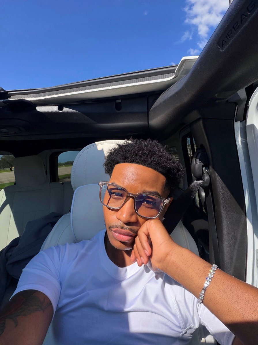 khalilshamar's tweet photo. Car selfies 🤍 https://t.co/mDvGGsnyC0