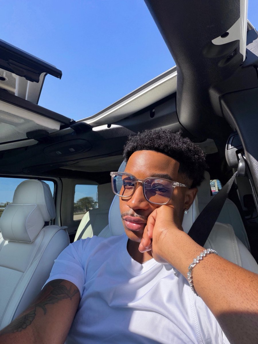 khalilshamar's tweet photo. Car selfies 🤍 https://t.co/mDvGGsnyC0